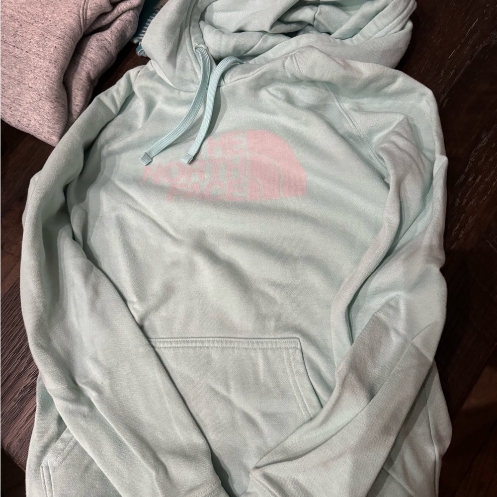 Women’s North Face hoodie